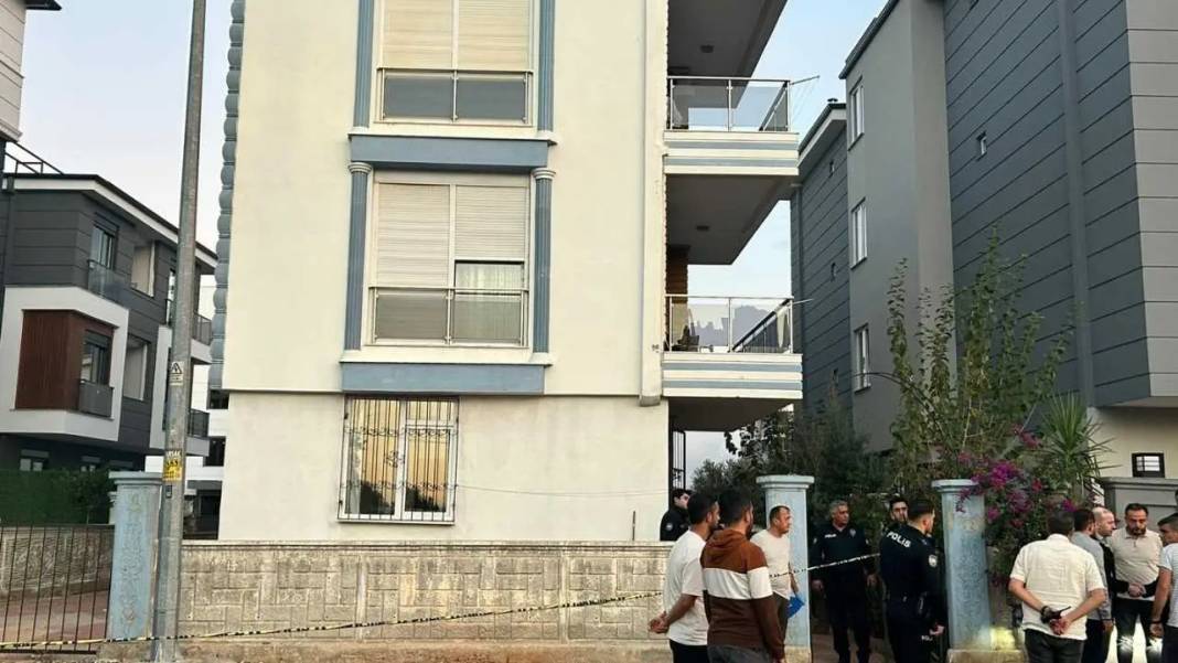 Antalya’da Aile Katliamı Zanlısı Polis Adliyede Sessiz Kaldı! 1